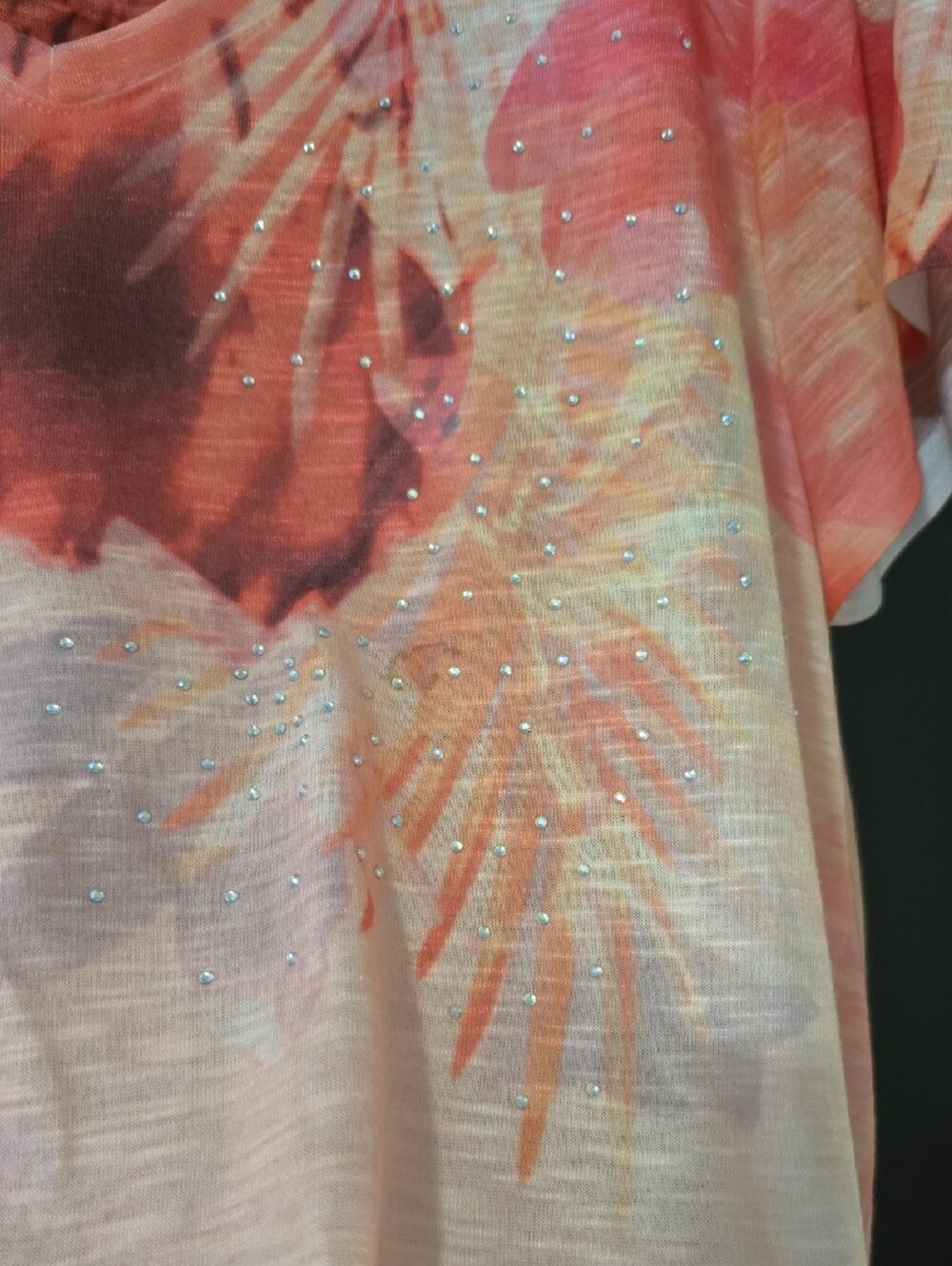 Time and Tru Pink Coral Floral V-Neck Short Sleeve Top - Picture 3 of 7